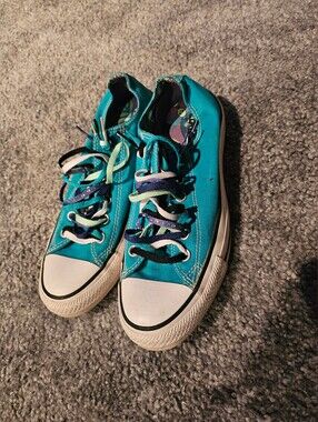 Converse Skull Lace Sneakers. Size 9.